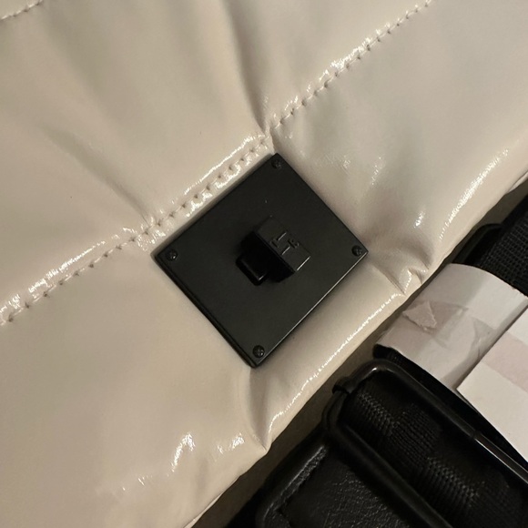 NWT  THINK ROYLN Downtown Crosswalk - Ivory Patent - Picture 6 of 12